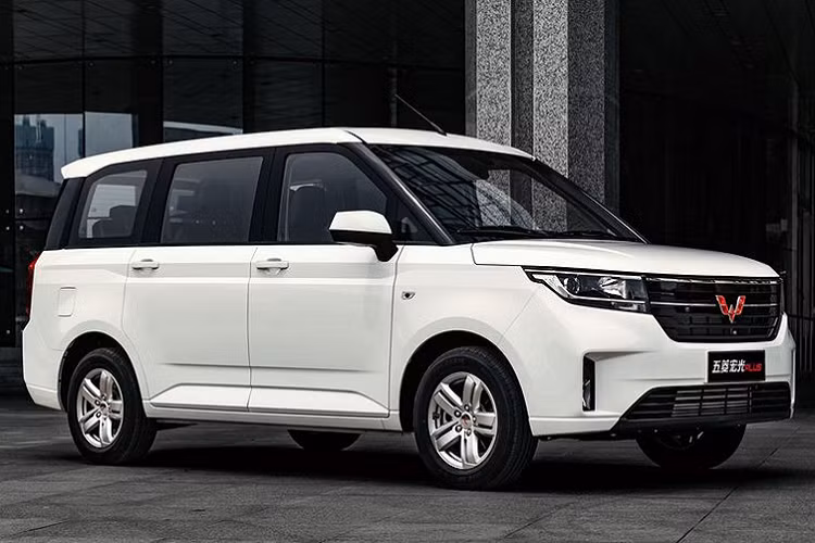 Trong khi nhiều người sẽ còn khá lạ lẫm với cái tên Hong Guang, thì có lẽ họ sẽ bất ngờ khi biết được đây là một trong những dòng sản phẩm phổ biến và bán chạy nhất của hãng xe Wuling Trung Quốc với doanh số 4,5 triệu xe mỗi năm tại thị trường nội địa.