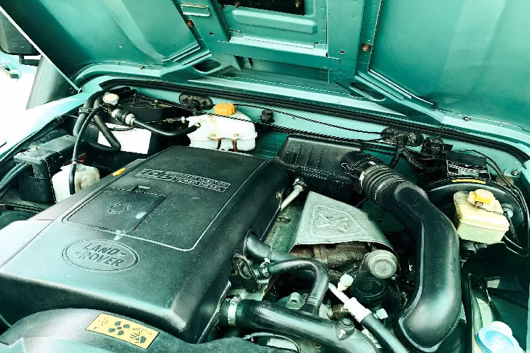Trên thế giới, khi nhắc đến các dòng xe SUV mang tính biểu tượng thì người Mỹ có Jeep, người Nhật có Toyota Land Cruiser, người Đức có Mercedes-Benz G-Class và người Anh có Land Rover Defender!
