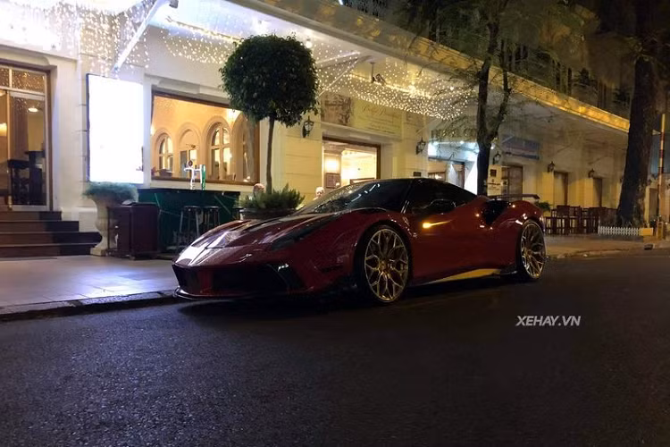 Giá xe Ferrari 488 GTB bản độ Mansory và Pogea Racing không được tiết lộ, xe sử dụng khối động cơ nguyên bản V8, tăng áp kép, dung tích 3,9 lít, sản sinh công suất tối đa 661 mã lực và mô-men xoắn cực đại 760 Nm. Động cơ kết hợp cùng hộp số ly hợp kép 7 tốc độ. Ferrari 488 GTB chỉ mất khoảng thời gian 3 giây để tăng tốc từ vị trí xuất phát lên 100 km/h trước khi đạt vận tốc tối đa 330 km/h.