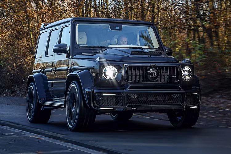 Brabus G V12 900 được trang bị động cơ V12 6.3L bi-turbo, công suất 888 mã lực. Dù động cơ này có mô-men xoắn đến 1.500 Nm, Brabus đã tinh chỉnh còn 1.200 Nm để dễ kiểm soát hơn.