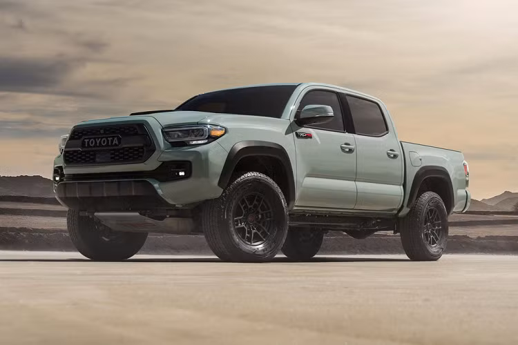 Trong số này, bản Trail Edition mới có giá cao hơn nhiều bản tiêu chuẩn. Hồi đầu năm, Toyota ra mắt Trail Edition - phiên bản đặc biệt của Toyota Tacoma 2021 mới, dòng xe bán tải ăn khách dù bị cho cũ kỹ hơn các đối thủ.