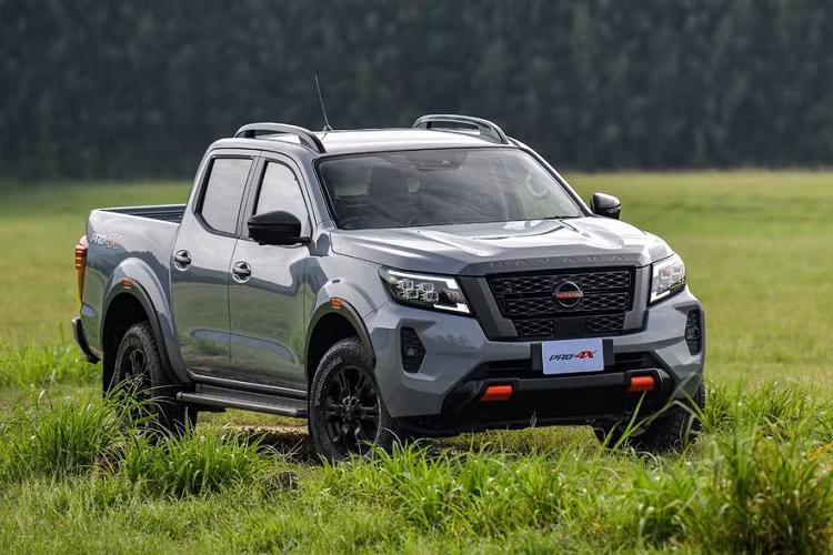 Cuối cùng là những trang bị an toàn, bao gồm phanh khẩn cấp tự động và cảnh báo mất tập trung cho người lái. Bản cao cấp hơn sẽ có thêm tính năng cảnh báo chuyển làn đường và cảnh báo điểm mù.