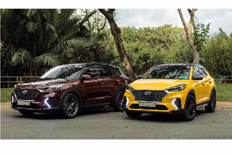 Mang kiểu dáng cá tính và nổi bật, cặp đôi Hyundai Tucson đời cũ này đã nhận được khá nhiều lời khen tích cực từ cộng đồng người chơi xe, đặc biệt là hội nhóm người dùng xe Tucson tại Việt Nam. Chủ nhân của hai chiếc Hyundai Tucson này là thành viên của nhóm Tucson &amp; Friends Club Việt Nam.