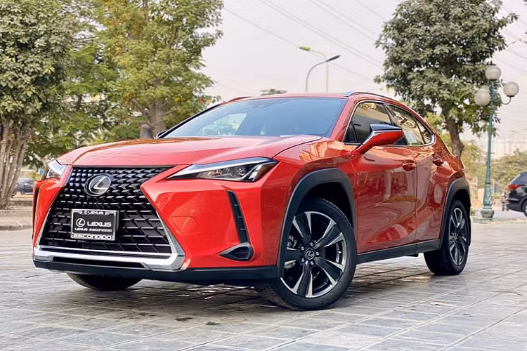 Lexus UX 200 moi dau tien ve Viet Nam 