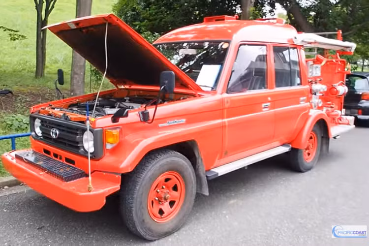 Đồng hồ công tơ mét của xe mới có khoảng 15.000 km, và những chiếc xe cứu hỏa thế này thường chỉ thực hiện nghĩa vụ khoảng 20 – 30 năm trước khi chúng được bán hoặc đấu giá cho người ngoài.