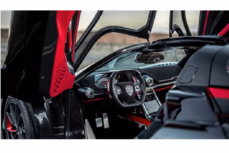 Trong cuộc phỏng vấn mới đây với Top Gear, người đứng đầu SSC Jerod Shelby cho biết siêu xe Tuatara thế hệ mới sẽ có giá mềm hơn dù không công bố chi tiết. Cũng theo ông Jerod Shelby, siêu xe mới sẽ có kích thước nhỏ hơn, giá rẻ hơn nhưng vẫn đảm bảo những tố chất của “thần gió” Tuatara. Điều này có nghĩa số lượng xe sẽ nhiều hơn, trong khi Tuatara chỉ sản xuất 100 chiếc.