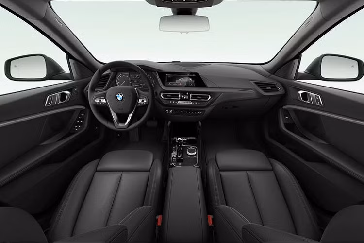 Khi so sánh với phiên bản BMW 228i xDrive Gran Coupe sử dụng hệ dẫn động 4 bánh, giá xe BMW 228i sDrive Gran Coupe với hệ dẫn động cầu trước có mức thấp hơn 2.000 USD (khoảng 46 triệu VNĐ).