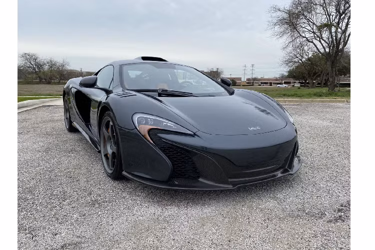 Giống như 650S thông thường, chiếc xe vẫn sử dụng động cơ V8 tăng áp kép 3,8 lít có khả năng sản sinh công suất 641 mã lực và mô-men xoắn lên tới 678 Nm.