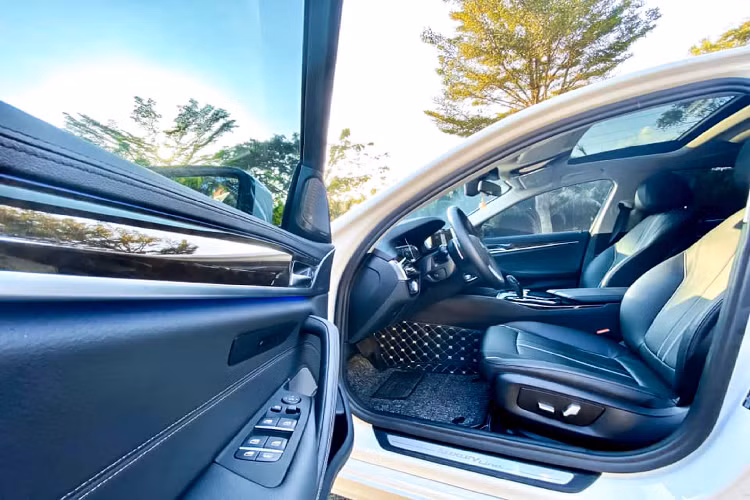 Đây là một lựa chọn dành cho các khách hàng đang tìm kiếm BMW 530i như mới và tiết kiệm vài trăm triệu đồng.