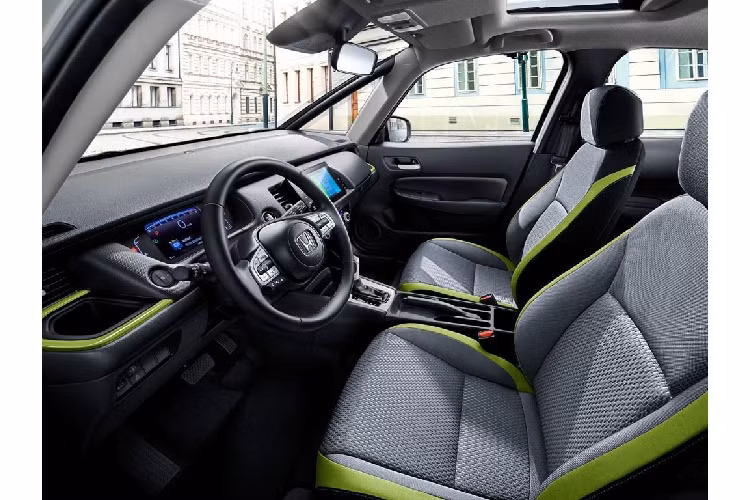 Ngoài những thay đổi về ngoại thất, Honda Jazz Sport ở Trung Quốc có nội thất không thay đổi quá nhiều so với Honda Jazz ở châu Âu. Hệ thống phanh tay điện tử đã được loại bỏ, thay vào đó là phanh tay cơ truyền thống.