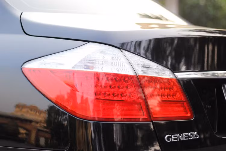 Cách đây hơn 10 năm, Hyundai Genesis (BH) được đánh dấu là dòng xe khởi đầu, đang từng biết thiết lập lên chỗ đứng trong thế giới sang của người Hàn. Hyundai Genesis (nay là Genesis) mang tham vọng cạnh tranh cùng các đối thủ lâu đời đến từ Đức như Mercedes-Benz, Audi hay BMW. Bước đi của Genesis như cách mà Toyota đã xây dựng thương hiệu Lexus, Honda với Acura hay Nissan với Infiniti.