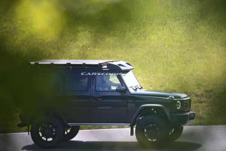 G-Class 4 × 4² sẽ có nhiều điểm khác với Mercedes-Benz G-Class 2020 thông thường, bao gồm vòm bánh xe cực rộng, bậc cửa mới, cản trước và sau cũng mới - với phần mở rộng bằng thép ở phía sau. Chưa rõ liệu hãng xe Đức sẽ tiếp tục gắn huy hiệu cho chiếc xe off-road là G500 4×4² ở châu Âu và G550 4×4² ở Bắc Mỹ, hay chuyển sang Mercedes-AMG G63 4×4².