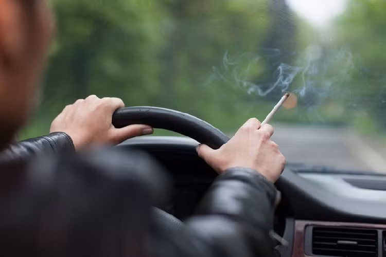 Việc biết cách thoát hiểm khi ôtô cháy là điều quan trọng, để ngăn ngừa cháy nổ đối với phương tiện này, bản thân mỗi người cần tự nâng cao ý thức. Không sử dụng các chất, các dụng cụ dễ gây cháy nổ trên xe như: bật lửa, bao diêm, thuốc lá… Chủ phương tiện cần thực hiện việc kiểm tra việc rò rỉ, hệ thống điện trên xe, đồng thời tiến hành bảo dưỡng đều đặn.