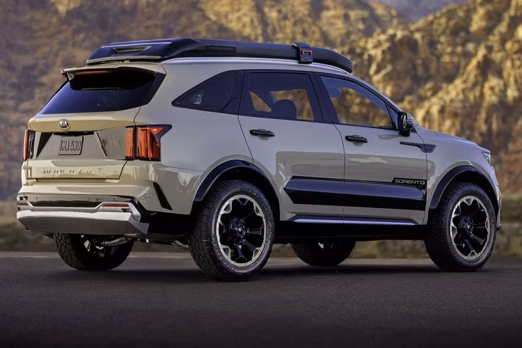 Kia Sorento 2021 tại Việt Nam được ra mắt vào giữa tháng 9 với những cải tiến đáng kể về kiểu dáng, trang bị và an toàn. Tại Đông Nam Á, Việt Nam là thị trường đầu tiên nhận được Sorento 2021. Xe được phân phối với 7 phiên bản. Trong đó, 4 phiên bản động cơ diesel có giá 1,079-1,349 tỷ, 3 phiên bản động cơ xăng có giá 1,099-1,299 tỷ đồng.