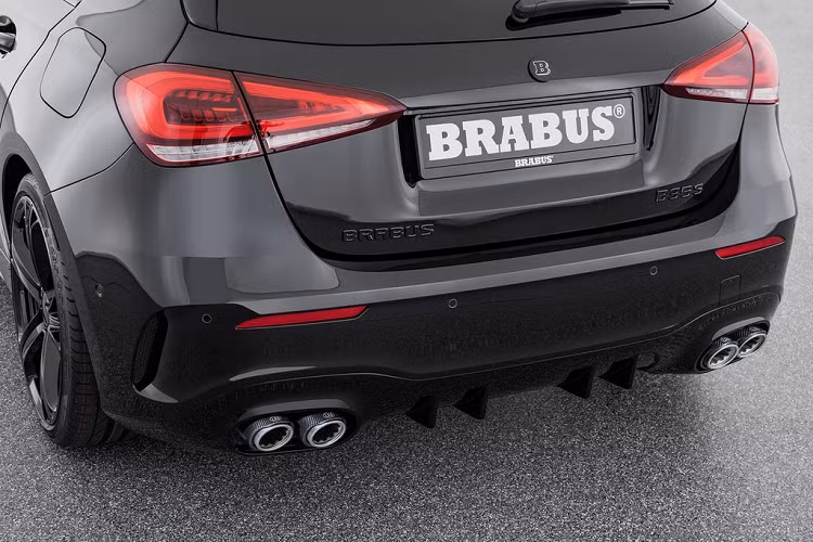 Chưa hết, mẫu AMG A45 S còn sở hữu sức mạnh động cơ lên tới 415 mã lực và 500 Nm, cho phép bạn tăng tốc từ 0 lên 100 km/h chỉ trong 3,9 giây và đạt ngưỡng tốc độ tối đa 270 km/h.
