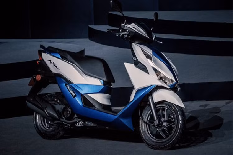 Tại thị trường Trung Quốc, giá xe Honda NX125 được công bố ở mức 9.580 NDT, tương đương với khoảng 33,6 triệu đồng. Với thiết kế, trang bị và mức giá như trên, Honda NX125 sẽ sẽ đối thủ của các mẫu xe như Yamaha FreeGo 125 và Suzuki Address 125.