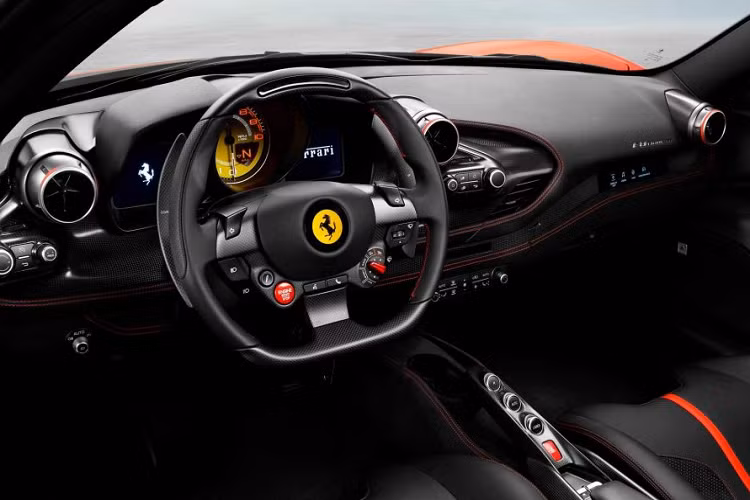 Động cơ này cũng được Ferrari trang bị cho F8 Tributo, có khả năng sản sinh công suất cực đại 720 mã lực và mô-men xoắn cực đại 770 Nm. Sức mạnh này tương đương với 488 Pista, mẫu xe hiệu năng cao của dòng 488 GTB.