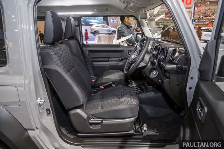 Hộp số này “đá cặp” với hệ dẫn động 4 bánh bán thời gian 4WD với hộp truyền động 3 chế độ: 2H, 4H và 4L.