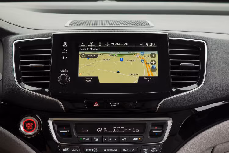 Giá xe Honda Pilot 2021 bán ra tại thị trường Mỹ từ 38.960 USD cho cấu hình 2WD và 40.960 USD cho cấu hình AWD.