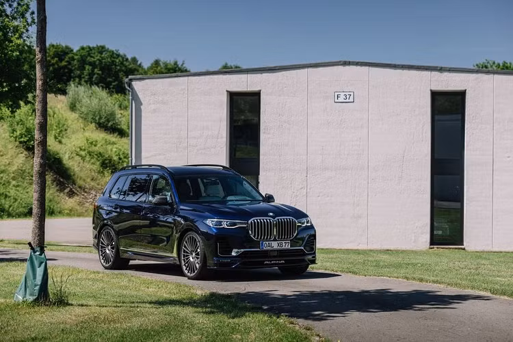 Mối quan hệ hợp tác giữa BMW và Alpina sau đó trở nên tốt đến mức những sản phẩm của Alpina có thể được bảo dưỡng tại tất cả các đại lý của BMW và sẽ nhận được đầy đủ bảo hiểm nếu có vấn đề về bảo hành.