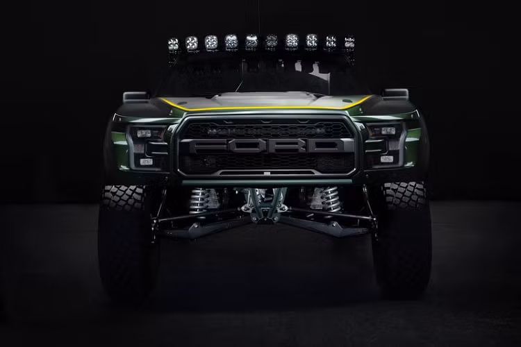 Jimco Racing đã chỉnh sửa mạnh mẽ cho siêu bán tải Ford F-150 Raptor, đầu tiên là bộ lốp cao su BF Goodrich KR3 40 inch khổng lồ thay thế cho lốp nguyên bản, mâm xe khóa hạt KMC và tiếp đến là khối động cơ V8 mượn từ Chevrolet (đã điều chỉnh) cho công suất 650 mã lực. Thay vì sử dụng hộp số tự động 10 cấp từ Ford, chiếc xe dùng hộp số 4 cấp Turbo 400 của Gearworks.
