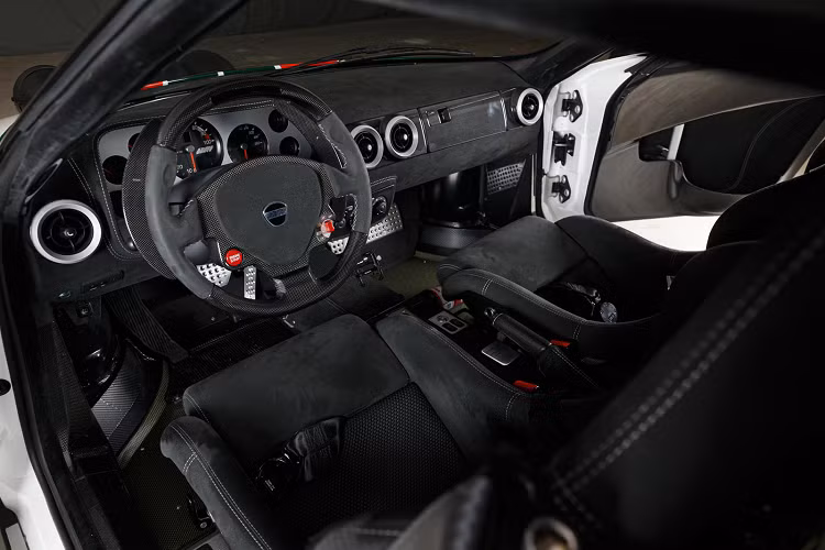MAT sẽ chỉ sản xuất 25 chiếc Stratos mới với giá bán từ 564.000 USD cùng một chiếc Ferrari F430 Scuderia để MAT hoàn thành. Hiện tại, chiếc MAT Stratos phía trên là một trong những chiếc đầu tiên được xuất xưởng, mang trên mình bộ áo Alitalia hoài cổ. 