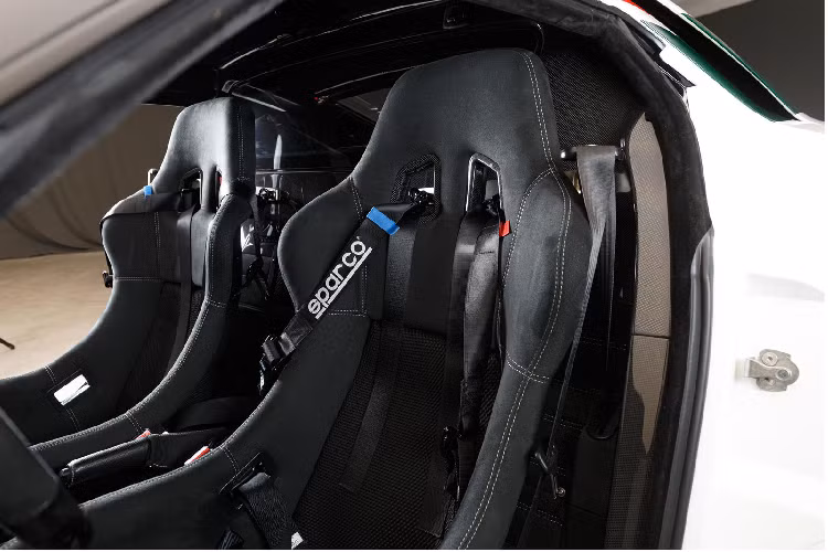 Chiếc xe hiện chỉ mới đi được 3.000 km và sẽ được đấu giá bởi Bonhams trong khuôn khổ sự kiện Retromoblie diễn ra tại Paris tháng 2 tới đây.