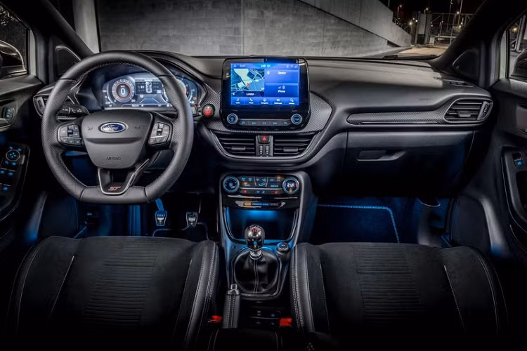 Chìa khóa cho tính linh hoạt của Puma ST là việc có nhiều chế độ lái để lựa chọn (Drive Modes), bao gồm Normal, Eco (lần đầu tiên có trên một mẫu Ford ST), Sport và Track. Ngoài ra, xe còn có hệ thống cân bằng điện tử ESC ba chế độ: người lái can thiệp toàn hệ thống, can thiệp hạn chế và ngắt kích hoạt toàn bộ hệ thống. Tính năng Launch Control cũng là một phần của gói Drive Modes.