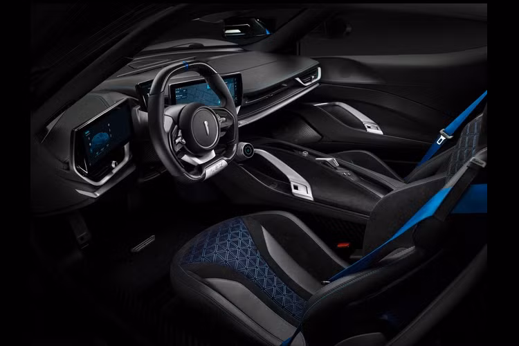 Siêu xe Pininfarina Battista thế hệ mới đạt công suất 1.900 mã lực, mô-men xoắn 2.299 Nm nhờ sức mạnh từ 4 động cơ điện gắn trên các trục xe và khối pin 120 kWh.