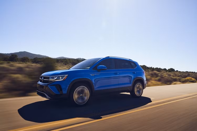 Xe dự kiến bán ra vào mùa hè năm 2021 với 3 phiên bản S, SE và SEL. Mức giá xe Volkswagen Taos 2021 chưa được công bố.
