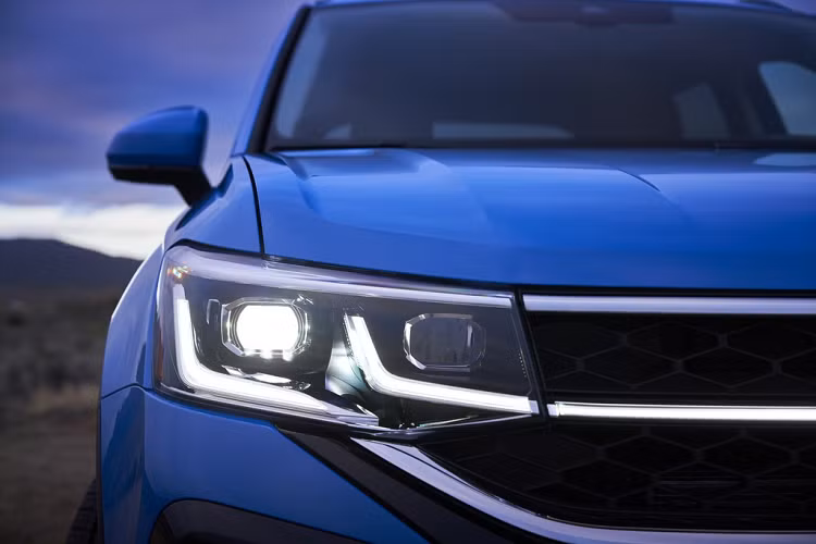 Ngắn hơn Tiguan 236 mm, Volkswagen Taos có kích thước tiệm cận nhóm C-SUV và mang lại không gian nội thất rộng rãi hơn nhiều mẫu xe trong nhóm SUV đô thị.