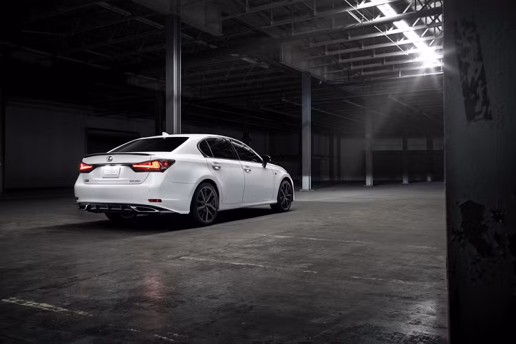 Mặc dù chưa được công bố giá bán, nhiều người tin rằng giá xe Lexus GS 350 Black Line sẽ có giá không dưới 60.000 USD (1,4 tỷ đồng). Phiên bản GS 350 F Sport RWD và 350 F Sport AWD đang được bán với giá lần lượt là 52.760 USD (1,2 tỷ đồng) và 54.505 USD (1,3 tỷ đồng).