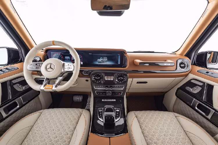 Về trang bị ngoại thất, Mercedes-AMG G63 Brabus G V12 900 "1 of 10" được trang bị bộ body-kit Widestar, nhờ đó chiều rộng của xe tăng thêm 10 cm. Ngoài ra, một số chi tiết trên xe cũng được tinh chỉnh lại như hệ thống phuộc trước và sau, đèn viền LED nội thất, các chi tiết trang trí bằng sợi carbon và 1 số nút bấm cơ học.