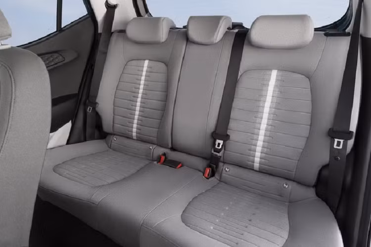 Ra mắt cuối năm ngoái tại sự kiện Frankfurt Motor Show 2019, Hyundai i10 2020 mới sở hữu kiểu dáng thiết kế nổi bật, trẻ trung hơn. So với thế hệ trước, Hyundai i10 mới hạ thấp chiều cao nhưng mở rộng bề ngang, tăng đáng kể trải nghiệm lái thể thao.