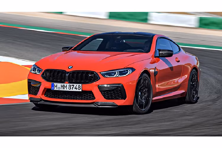 Đại lý chính hãng của Thaco đã nhận đặt hàng chiếc xe thể thao hiệu năng cao này, giá xe BMW M8 Competition Coupe xDrive bán ra chính thức là 12,939 tỷ đồng. M8 Competition là mẫu xe thể thao đầu bảng của BMW và cũng là 1 trong những xe BMW có giá cao nhất tại thị trường trong nước.