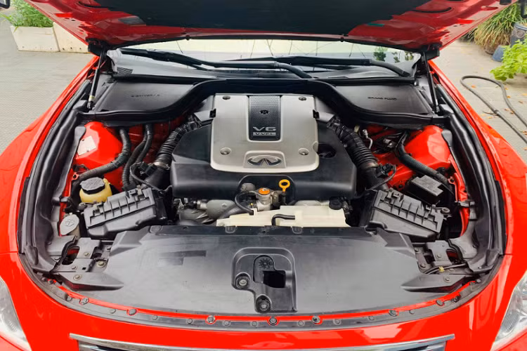 Động cơ V6 VQ37 của xe sử dụng công nghệ điều chỉnh đóng/mở van trực tiếp – VVEL điều khiển dòng khí nạp tại van nạp giúp tăng cường công suất động cơ, đồng thời nâng cao hiệu quả sử dụng nhiên liệu. Về an toàn, G37 Coupe được trang bị Tiêu Chuẩn loạt phanh (ABS/BA/EBD), cân bằng điện tử (VDC), kiểm soát lực kéo (TCS)...