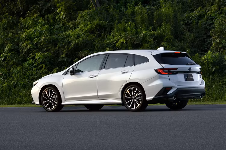 Một nâng cấp quan trọng khác trên Subaru Levorg 2021 chính là trang bị an toàn EyeSight thế hệ mới nhất, bao gồm nhiều hệ thống điện tử hỗ trợ người lái.