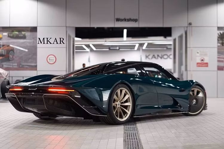 Thân xe bằng sợi carbon của Speedtail dường như được thiết kế để giảm thiểu sức cản không khí với càng ít càng tốt. Mặc dù hình dạng như một giọt nước của chiếc xe là một nền tảng vững chắc để đạt được tính khí động học chính xác, ngoài ra, những chi tiết nhỏ khác trên Speedtail thực sự giúp nó trở nên nổi bật tuyệt vời trong ngành cơ khí, điển hình như bánh xe phía trước mang một tấm chắn giúp luồng không khí chạy vào các lỗ thông hơi của xe.