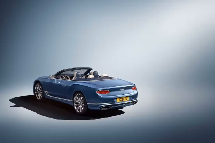 Hãng xe Anh quốc hiện vẫn chưa công bố giá Bentley Continental GT Mulliner Convertible, vì đây vẫn được coi như 1 ẩn số. Tuy nhiên, con số này chắc chắn sẽ đắt đỏ hơn phiên bản tiêu chuẩn, với giá bán 236.100 USD, tương đương 5,5 tỷ đồng.