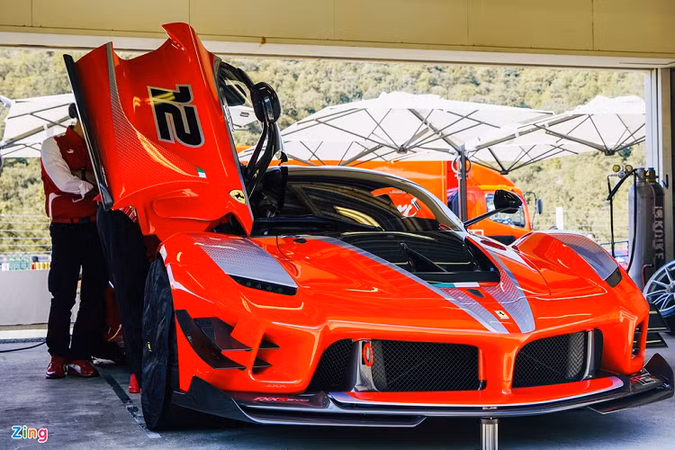 Theo một số người am hiểu siêu xe, Ferrari XX-K và FXX-K Evo thuộc top những mẫu xe khó gặp nhất trên thế giới. Mỗi năm, các mẫu xe này chỉ xuất hiện khoảng 8-9 lần tại các sự kiện của Ferrari. Tuy nhiên, các sự kiện này được tổ chức kín đáo để tránh làm phiền đến chủ xe.