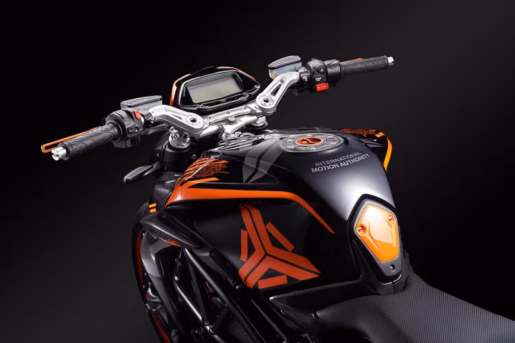 Tuy nhiên, nhiều nguồn tin cho biết MV Agusta sẽ chỉ sản xuất 1 chiếc Dragster 800 RR TheArsenale Edition, nói cách khác bản đặc biệt này sẽ là độc nhất trên thế giới, vì vậy mà giá xe dự kiến sẽ ở mức khá cao.