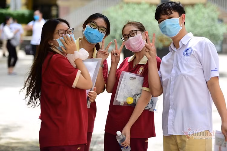 Ky thi 'chua tung co' va mot quyet dinh dung cam