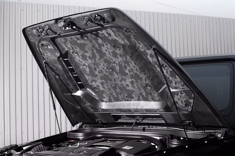 Với sự hỗ trợ của hộp số 9 cấp, chiếc SUV hạng sang Mercedes-AMG G63 có thể tăng tốc từ 0 lên 96 km/h trong vòng 4,5 giây, trước khi đạt tốc độ tối đa 239 km/h với Gói Trang bị AMG Driver.