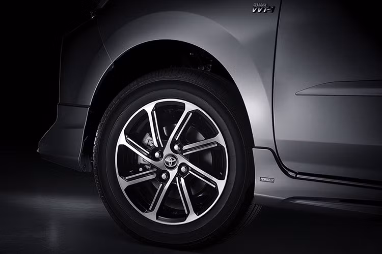 Bên cạnh đó, gói bodykit TRD cũng có sẵn đối với Toyota Wigo 2021 facelift ở Philippines. Được gọi là biến thể TRD S, xe có cản trước mở rộng, cánh gió bên, điểm nhấn đỏ và cánh gió phía sau nổi bật hơn.