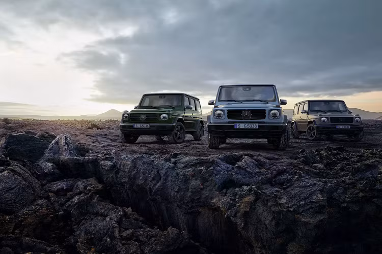 Dòng SUV Mercedes-Benz G-Class thế hệ mới (W464) bắt đầu được sản xuất từ năm 2018, cách đây vài tháng trước, G-Class đã được nâng cấp thêm nhiều trang bị hơn. Khách hàng có thể tùy chỉnh chiếc G-Class của mình theo chương trình cá nhân hóa có tên “G manufaktur”.