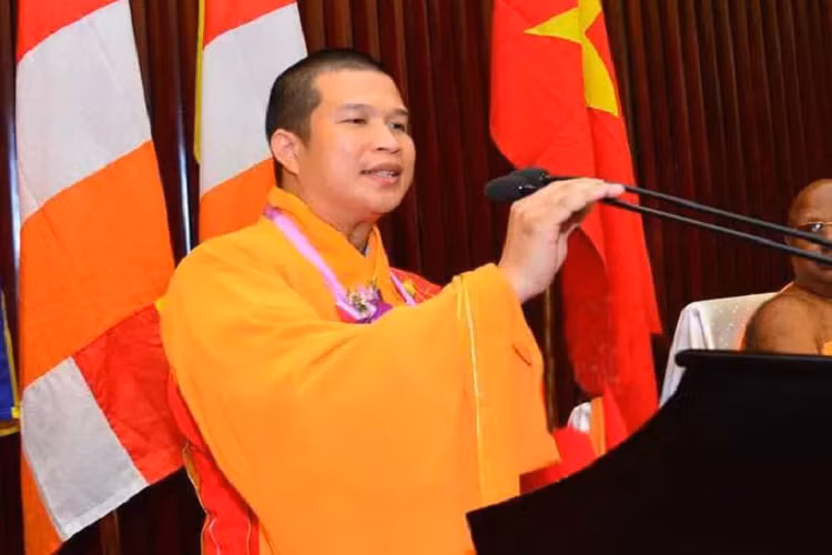 Tru tri chua Phuoc Quang phai hoan tuc vi bi to lua dao so tien lon