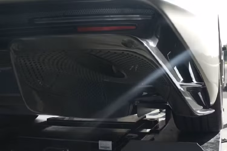 Các kỹ sư từ bộ phận Ứng dụng của McLaren – bộ phận của chuyên tập trung vào phát triển sản phẩm ảo, như đo từ xa, điện khí hóa và điều khiển – đã làm việc với nhóm phát triển Speedtail Electric Drive Technology để tích hợp công nghệ biến tần và công nghệ chuyển đổi DC/DC của xe vào hệ thống truyền động điện, đảm bảo mức độ kiểm soát và quản lý năng lượng cần thiết cho chiếc Hyper-GT để có được hiệu suất phi thường