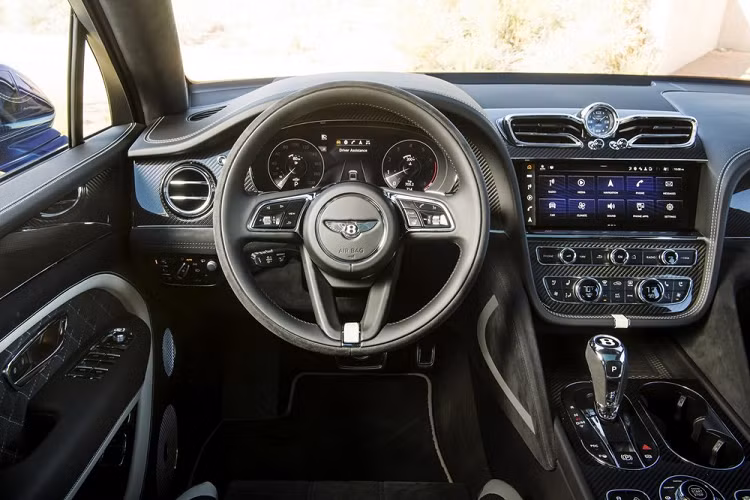 Tương tự phiên bản cũ, Bentley Bentayga Speed 2021 cũng được trang bị hộp số tự động 8 cấp và hệ dẫn động 4 bánh toàn thời gian tiêu chuẩn. Ngoài ra, mẫu SUV siêu sang này còn có hệ thống treo khí nén và công nghệ kiểm soát chống lật chỉnh điện Bentley Dynamic Ride.