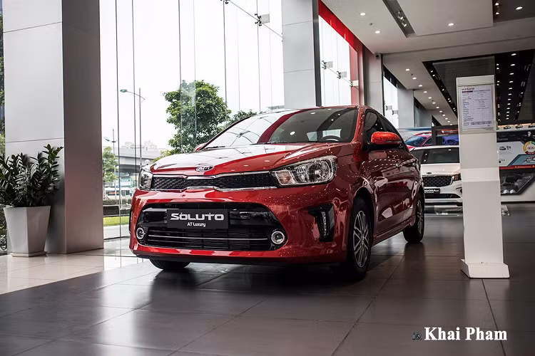 Trường Hải (Thaco) hướng Kia Soluto cạnh tranh trong phân khúc sedan hạng B bằng việc cung cấp một mức giá rẻ nhất, thậm chí còn rẻ hơn một số mẫu xe hạng A. Chính điều đó đã giúp mẫu xe Kia Soluto mới này có doanh số tốt dù chỉ mới mở bán hơn nửa năm tại Việt Nam.