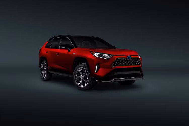 Cuối cùng là gói “Weather with Audio and Premium Package” giá 5.760 USD (khoảng 134,2 triệu đồng), bao gồm 2 gói trước, và ghế trước thêm chức năng thông gió, ghế hành khách phía trước chỉnh điện 4 hướng, cửa sổ trời toàn cảnh bằng kính, màn hình hiển thị trên kính chắn gió, gương chiếu hậu kỹ thuật số, đá chân mở cốp, camera quan sát 360 độ và ổ cắm điện 120V trong khoang chở hàng. Gói này cũng bao gồm bộ sạc 6,6 kW tăng cường thay thế bộ sạc 3 kW tiêu chuẩn.